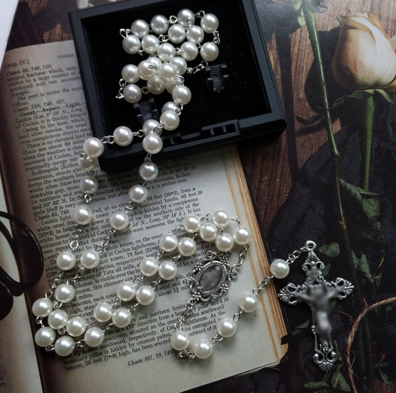 Women's Retro Style Couple Clavicle Chain Fashion White Imitation Necklace