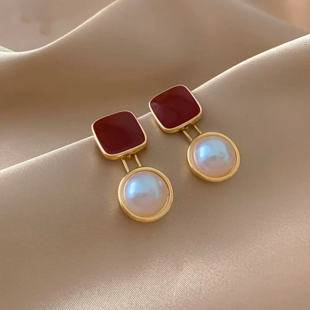 Women's French Retro Geometric Burgundy Square Pearl For Design Artistic Drop Stud Earrings