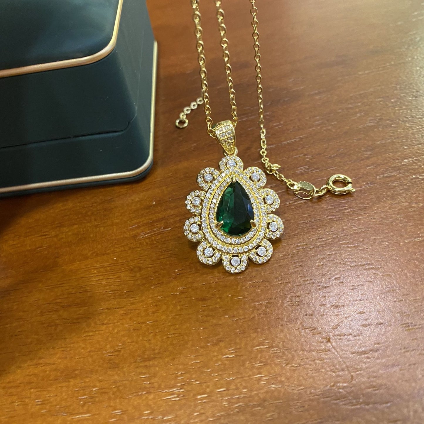 Full Diamond Elegance Retro Three-piece Ear Light Jewelry Set