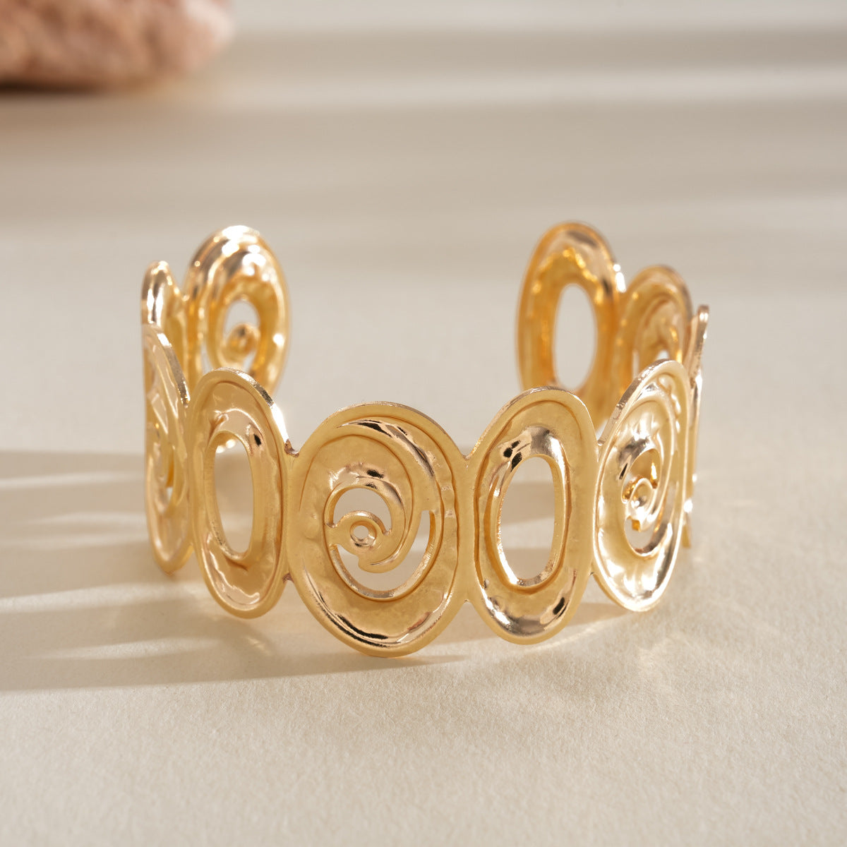 Women's Metal Pleated Flowers Openings Suit Niche Exaggerated Light Luxury Bracelet