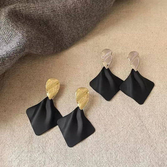 Boucles d'oreilles féminines simples géométriques en losange en métal irrégulier