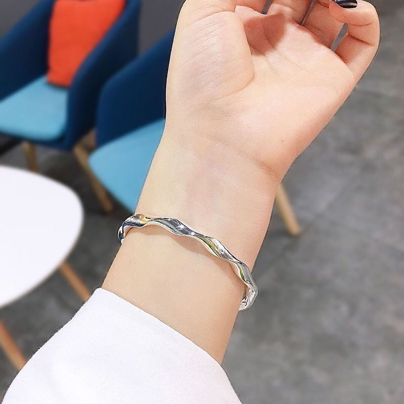 Mobius Twisted Female Button Wave Glossy Simple Bracelets