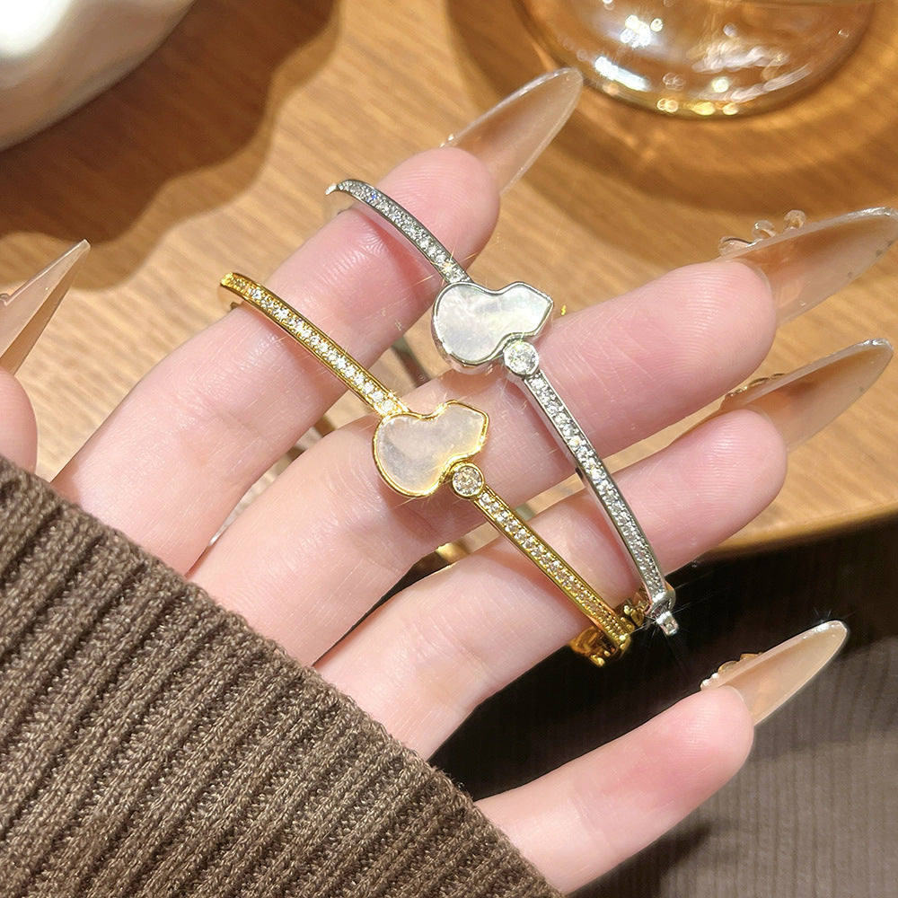 Flash Diamond Natural Color Shell Exquisite Design Cold Style Bracelets
