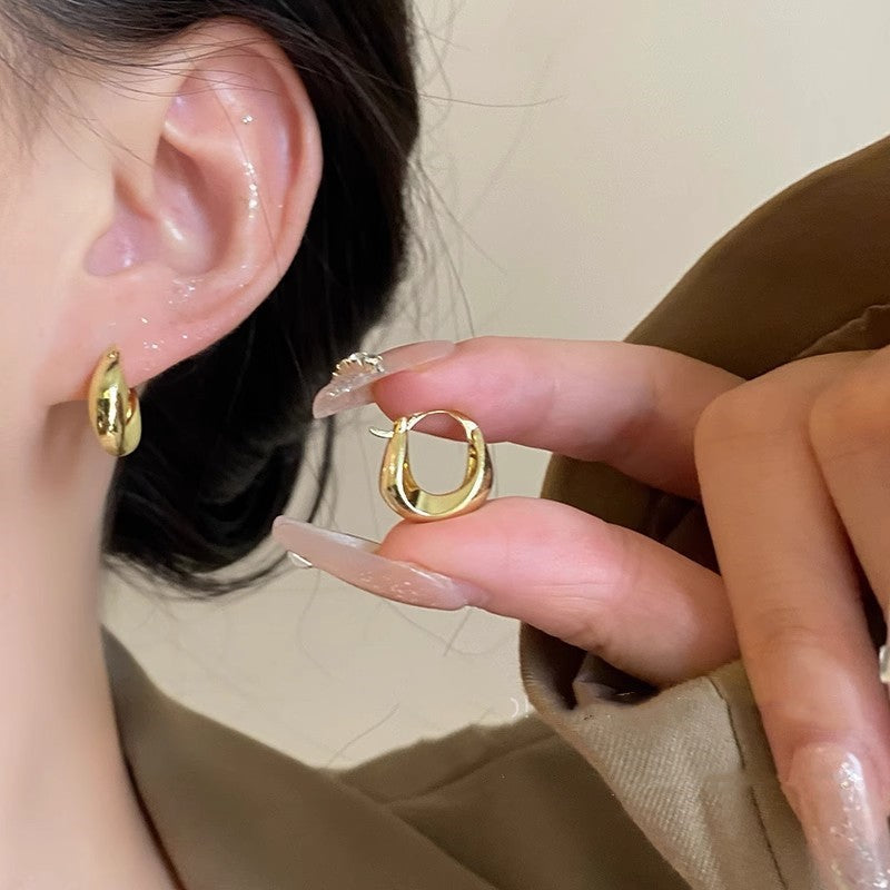 Women's Niche High-grade Cold Style Golden Simple Ear Buckle