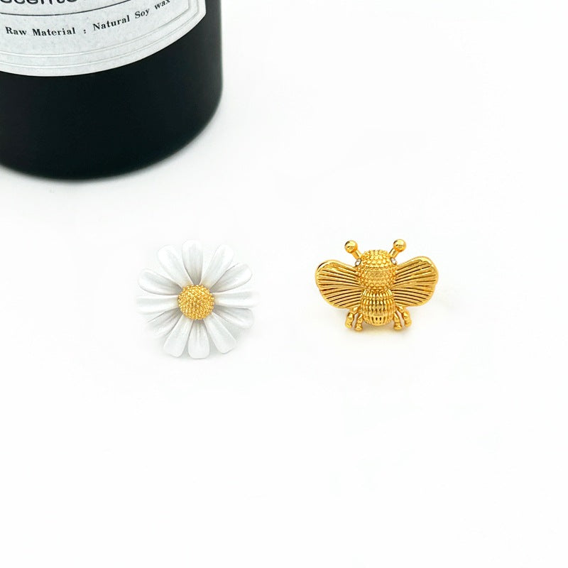 Sweet Little Daisy Bee Asymmetric Shape Sier Rings