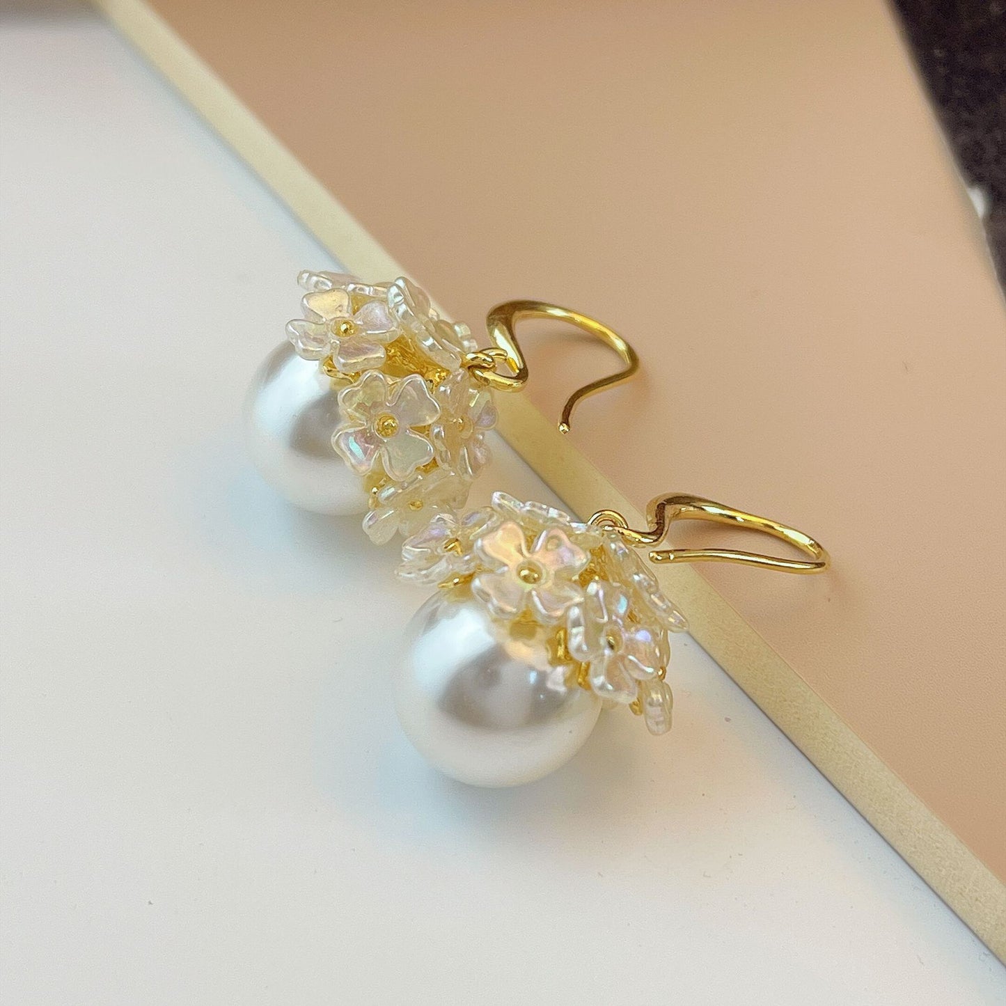 Women's Pearl Ear Hook Elegant Light Luxury Earrings