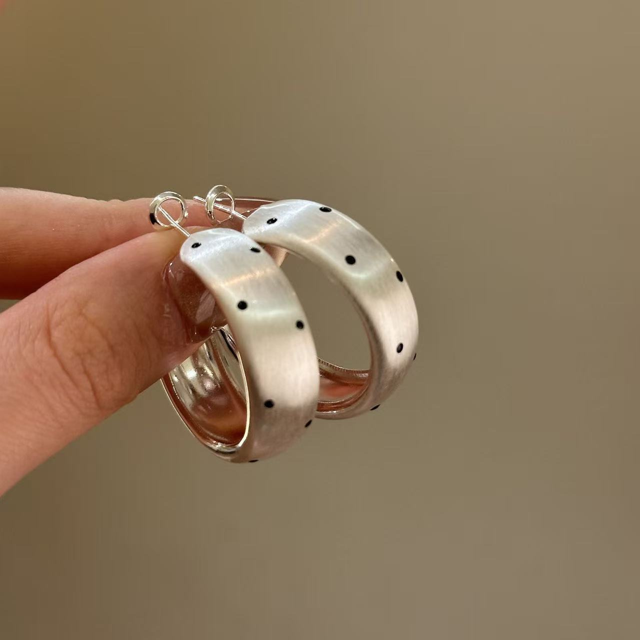 Women's Geometric Metal Polka Dot Ear High-grade Stud Earrings