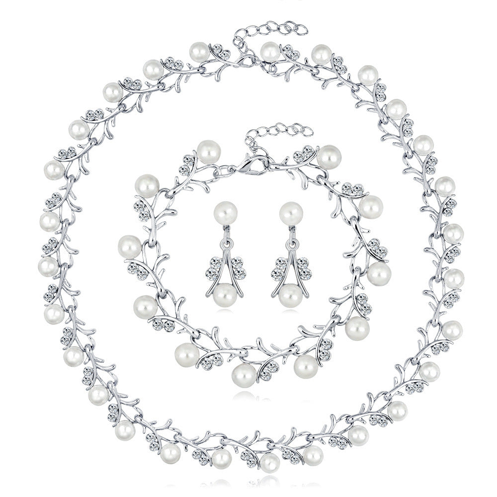 Versatile Fashion Alloy Flower Pearl Three-piece Jewelry Set