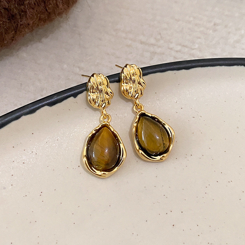 Real Gold Plating Elegance Retro Light Luxury Stud Earrings