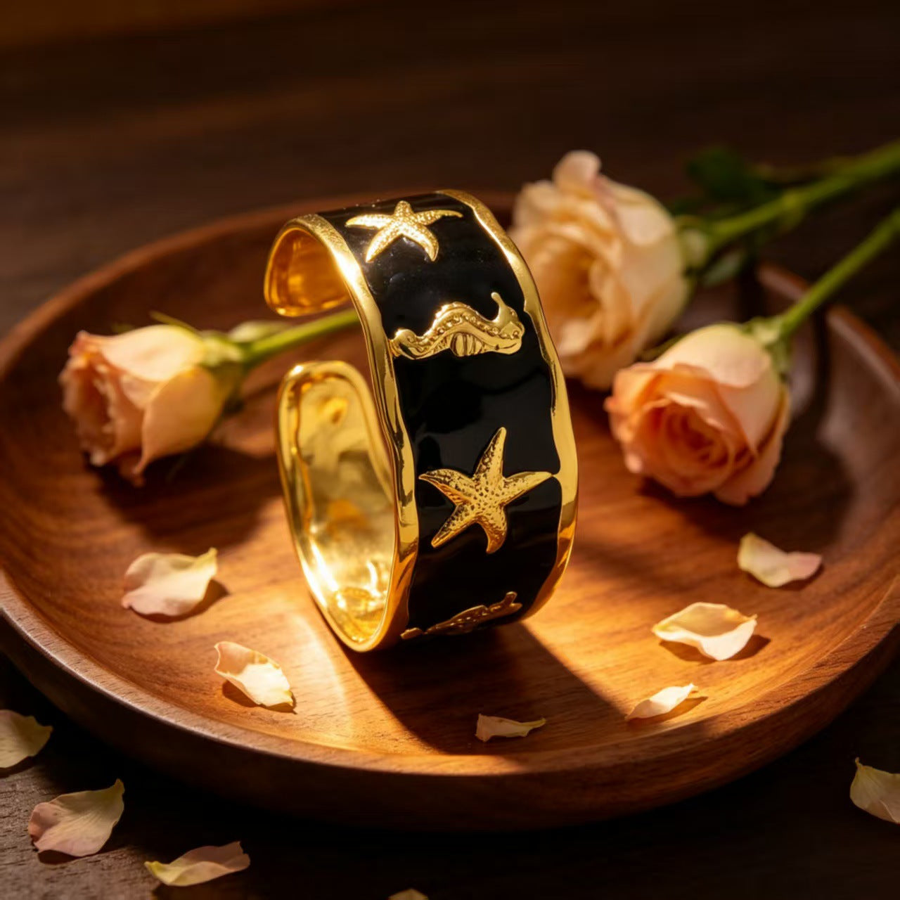 French Entry Lux Dripping Starfish Seahorse Golden Edge Bracelet