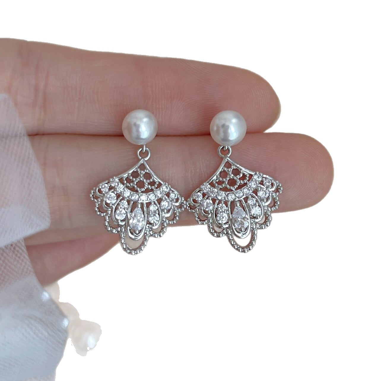 Needle Fabulous Personality Gold Rhinestone Fashion Temperament Stud Earrings