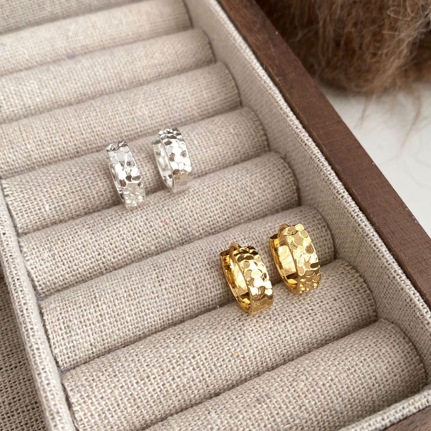 Women's Retro Scales Mush Ice Clip Niche Hammered Exquisite Ear Buckle