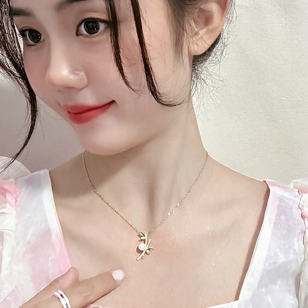 Women's Light Luxury Pearl High-grade Clavicle Chain Necklaces