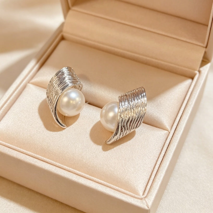 Compact Elegant Pearl Eardrops French Style Design Stud Earrings