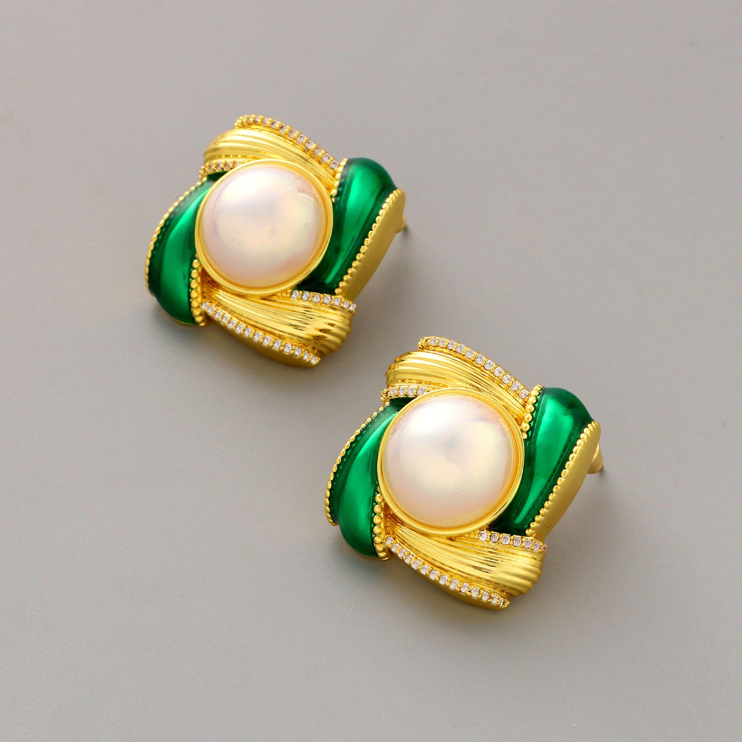 Real Gold Affordable Luxury Fashion Personality Pearl Screw Earrings