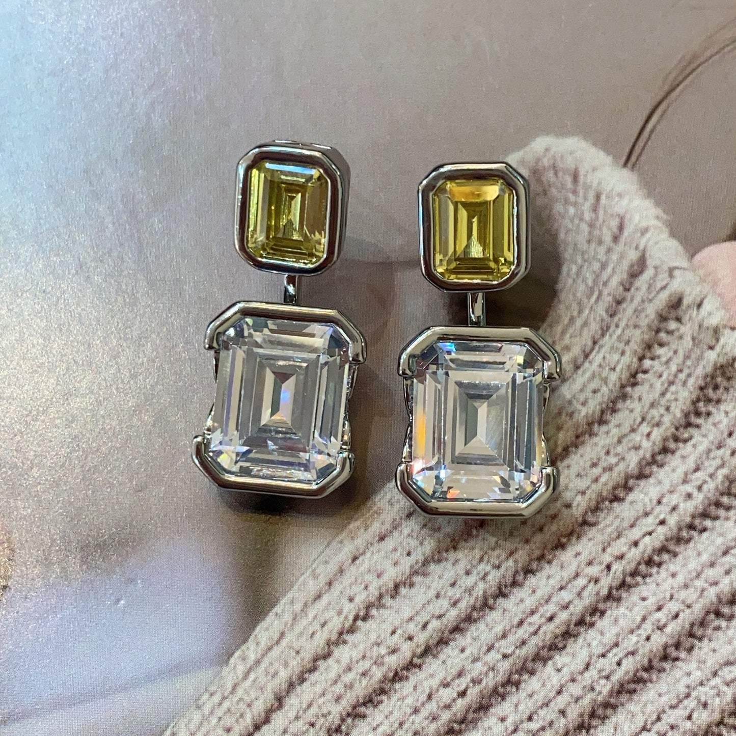 Boucles d'oreilles simples jaunes à grosses particules Sterling Sier pour femmes