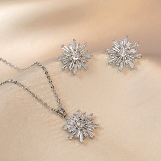 Colliers de conception de luxe légers de flocon de neige en Zircon et fleur d'intérêt particulier