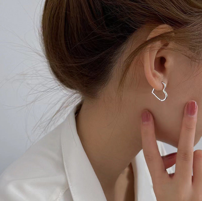 Hollow Heart-shaped Female Temperament Light Luxury Rings