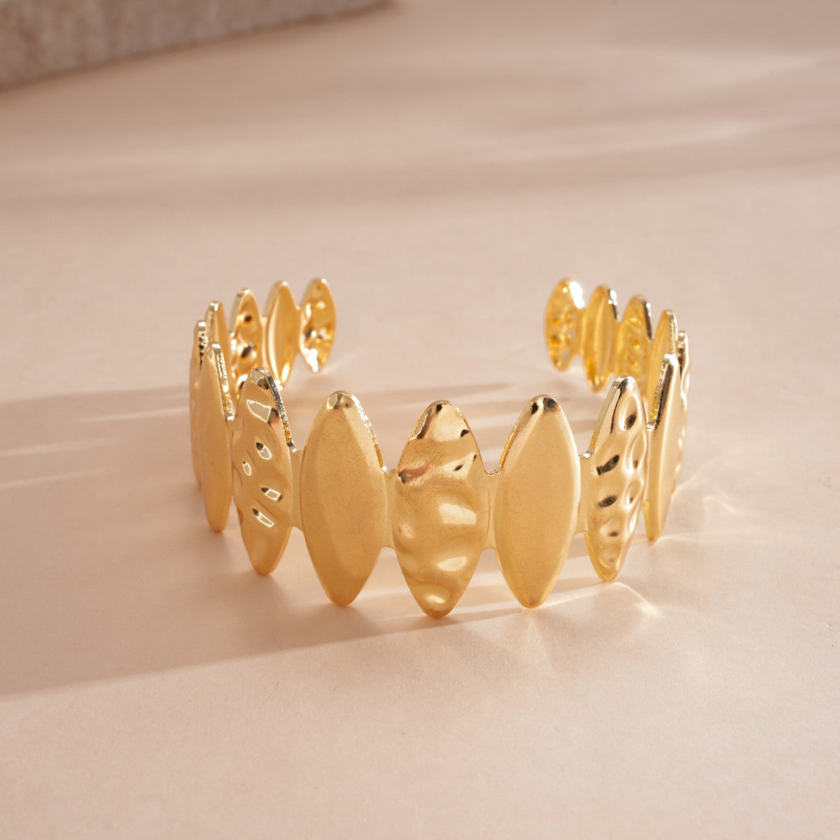 Women's Metal Pleated Flowers Openings Suit Niche Exaggerated Light Luxury Bracelet
