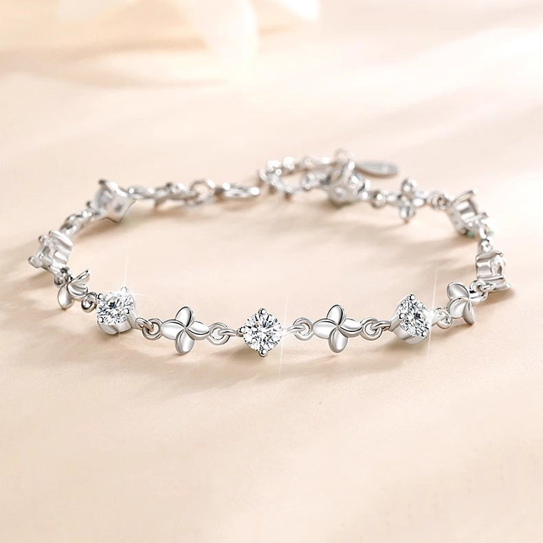 Lucky Four-leaf Clover Female Fashion Mori Style Girlfriends Flower Jewelry Accessories