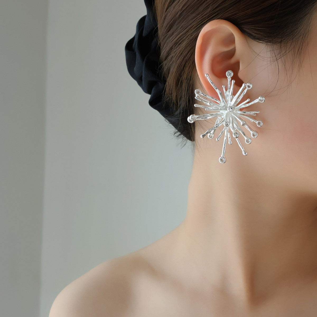 Light Luxury High Sense Personalized Exaggerated Design Stylish Unique Retro Stud Earrings