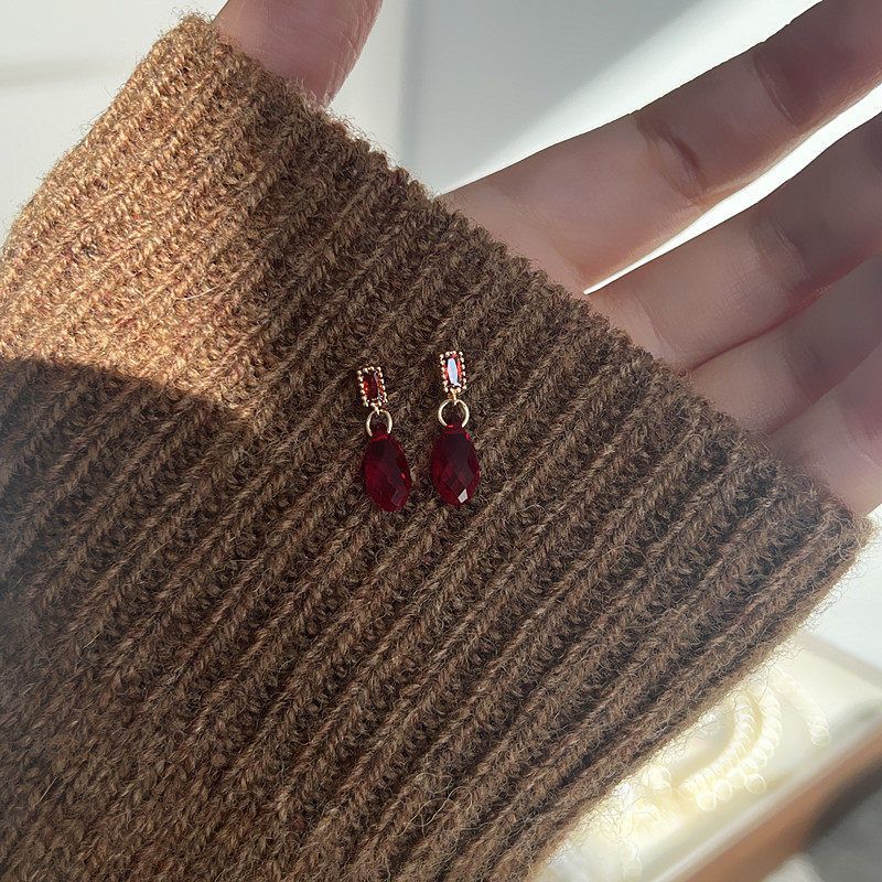 French Retro Red Water Drop Design Female Temperament Earrings