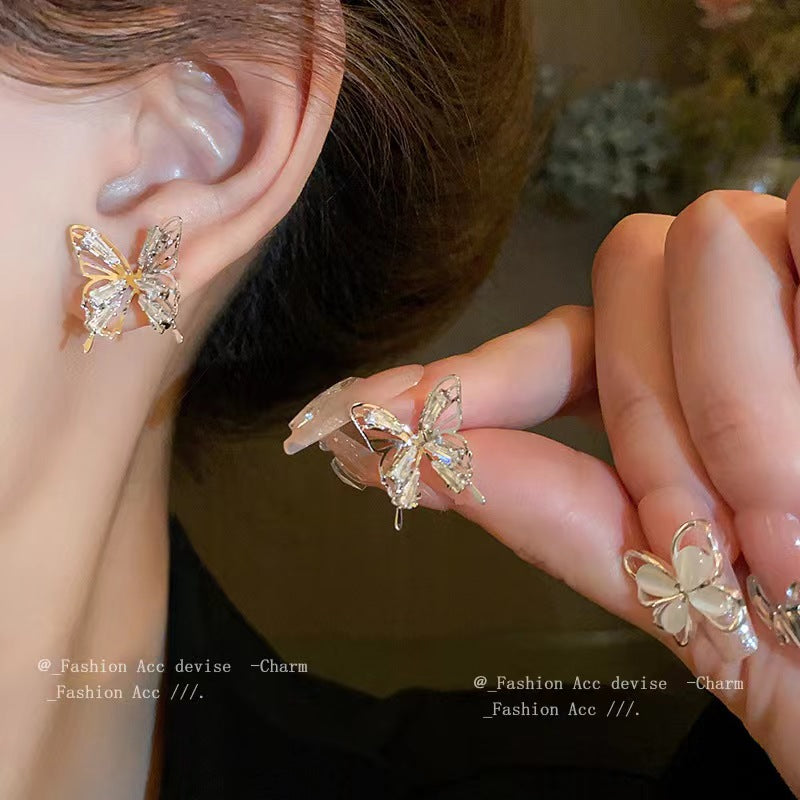 Women's Hollow Butterfly Mori Style Light Luxury Design Ear Natural Fashion Stud Earrings