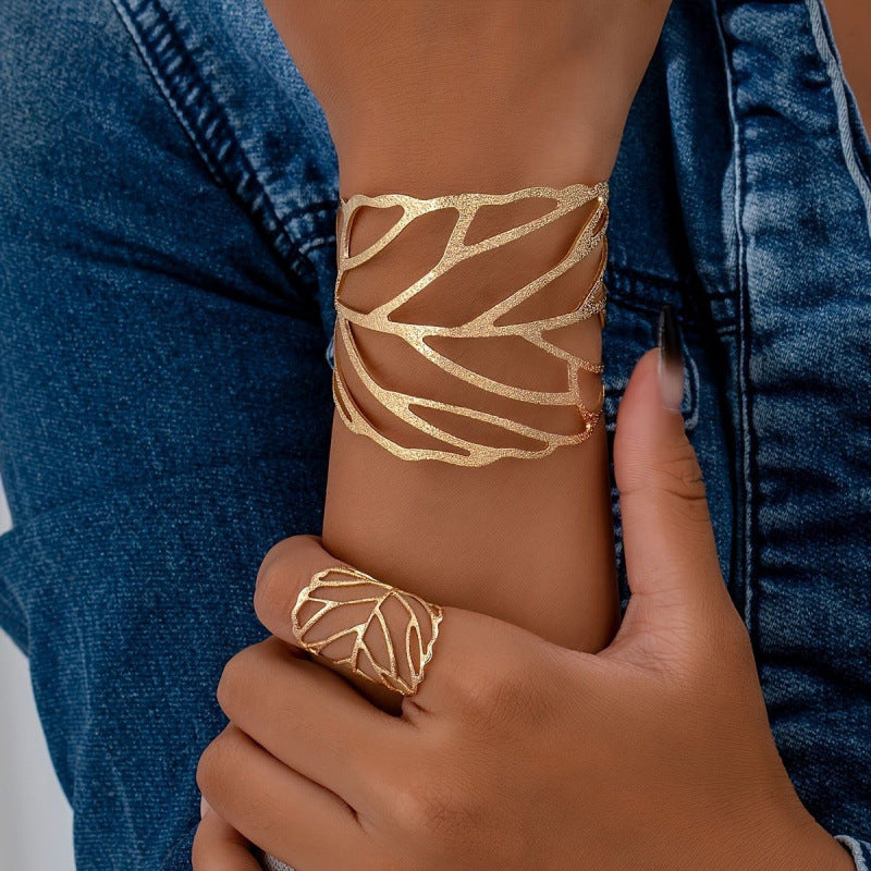 Fashion Metallic Hollow Leaves Armband Retro With Opening Rings