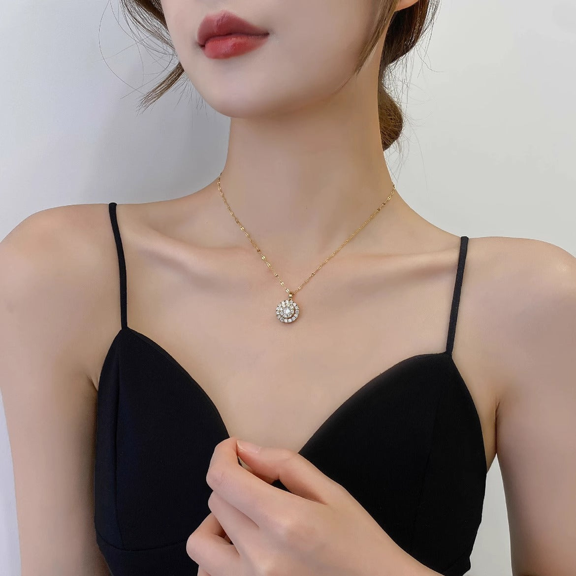 Women's Simple Rotatable For Refined Zircon Pendant Necklaces