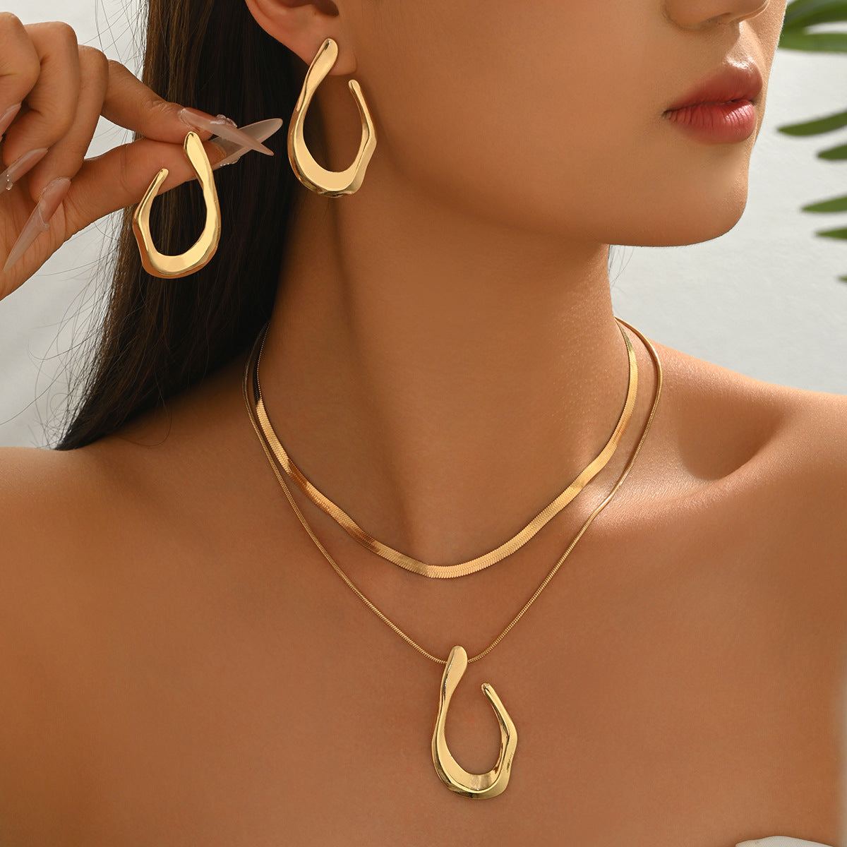 Women's Geometric Glossy U-shaped Design Versatile High-grade Jewelry Set