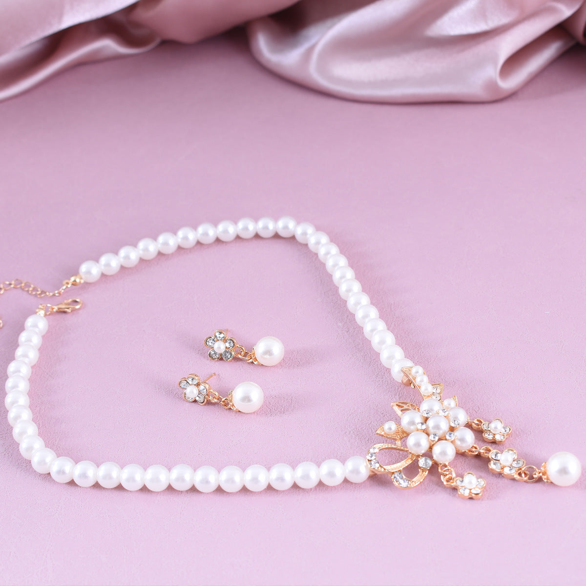Classic Fashion Pearl Flower Suite Female Jewelry Set