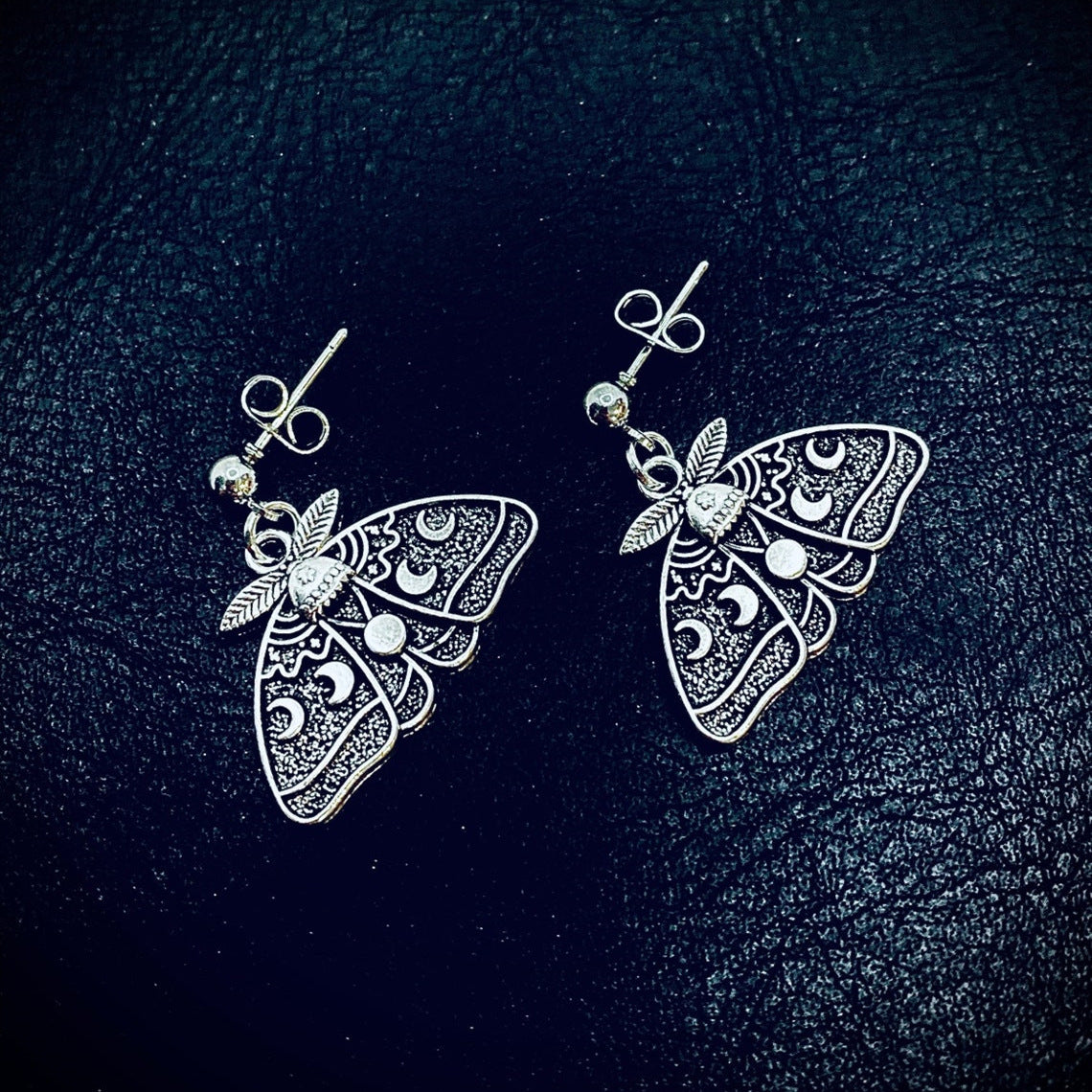 Moon Pattern Moth Pendant Fashion Simple Earrings