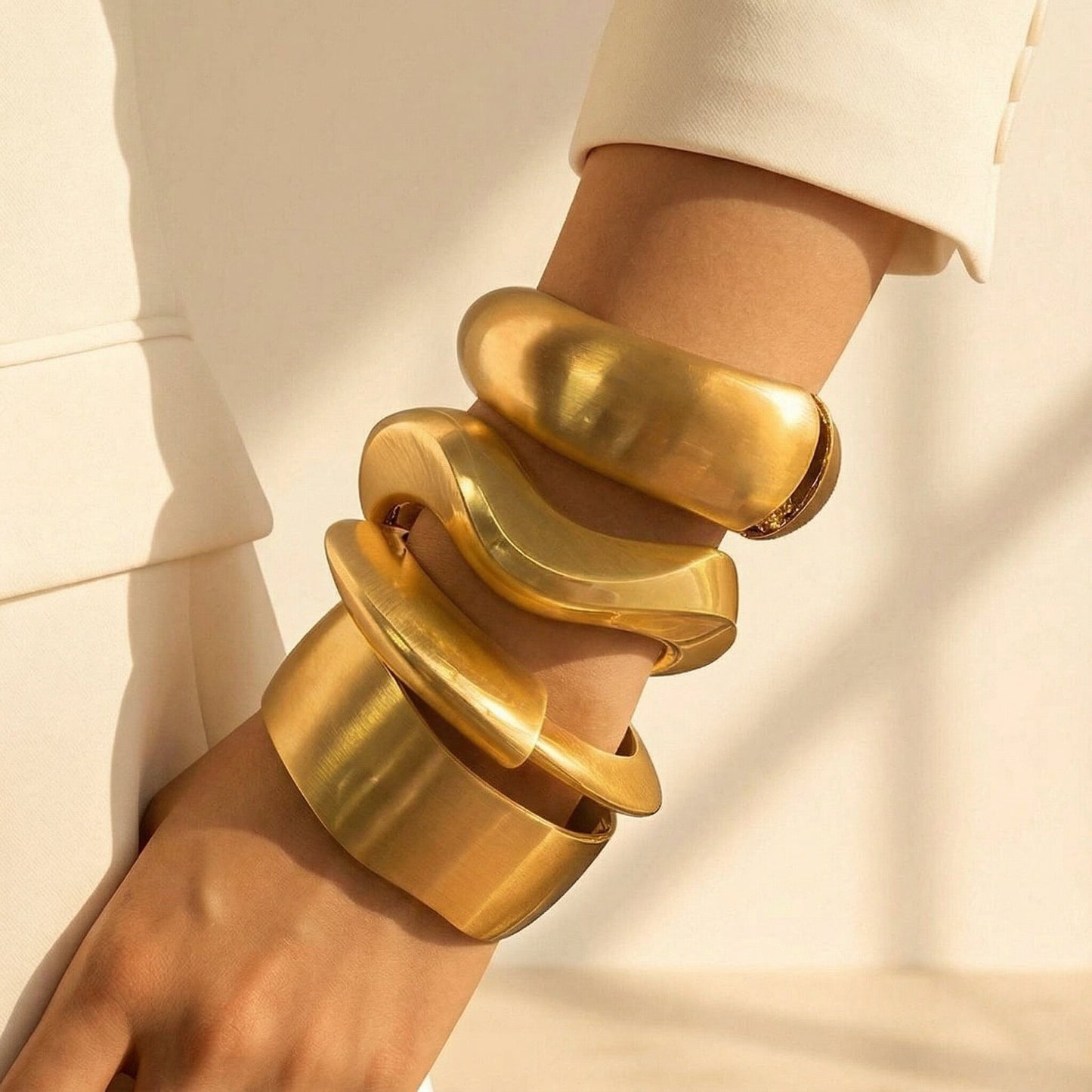 Metal Hollow Open-end Exaggerated Design Light Luxury Bracelet