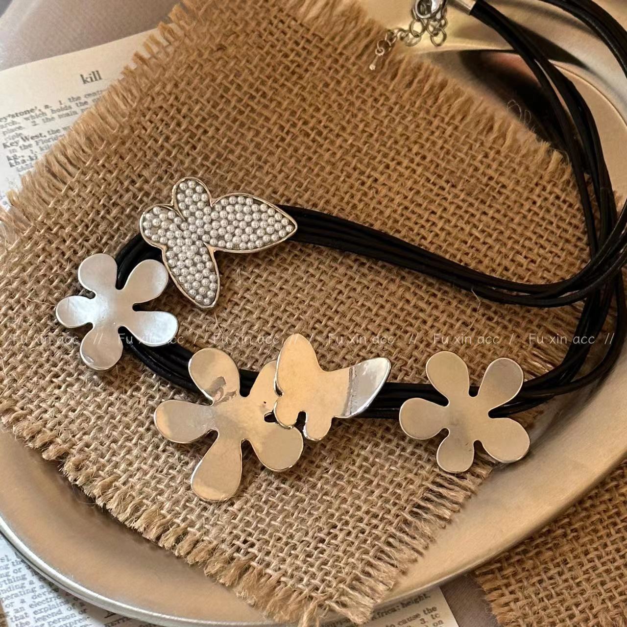 Associated Daisy Flower Fashion Retro Cold Style Butterfly Clavicle Necklaces