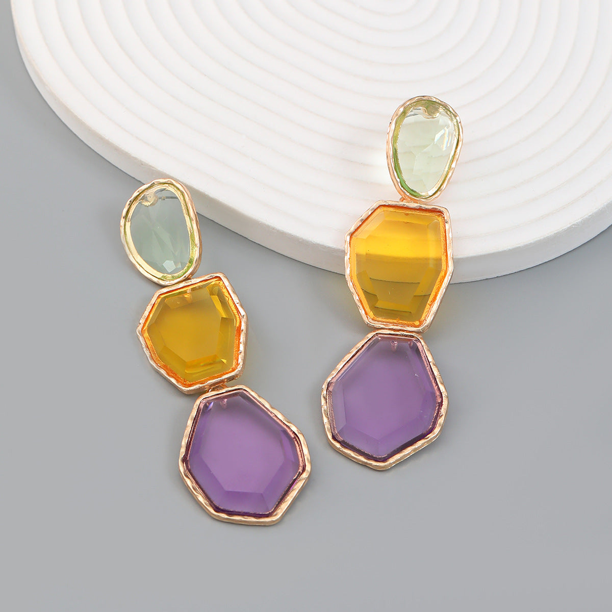 Boucles d'oreilles d'été en alliage polygonal exagéré pour femmes, couleur résine