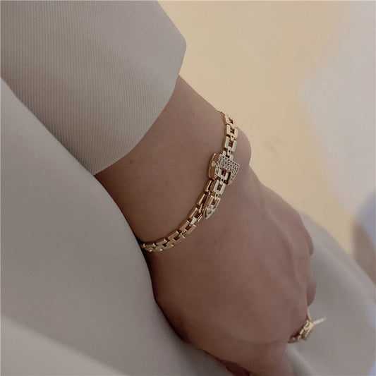 Bracelets de luxe légers et raffinés avec boucle de ceinture en strass pour femmes, intérêt particulier