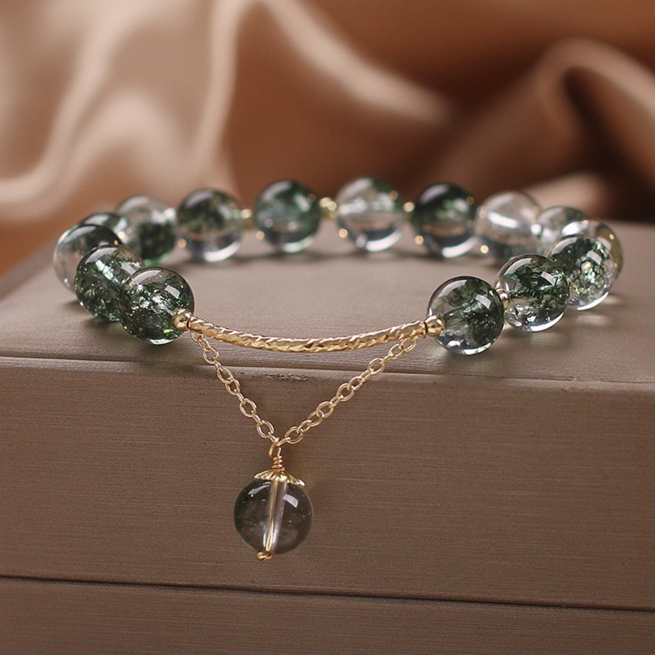 Design Green Phantom Quartz Crystal Female Bracelets