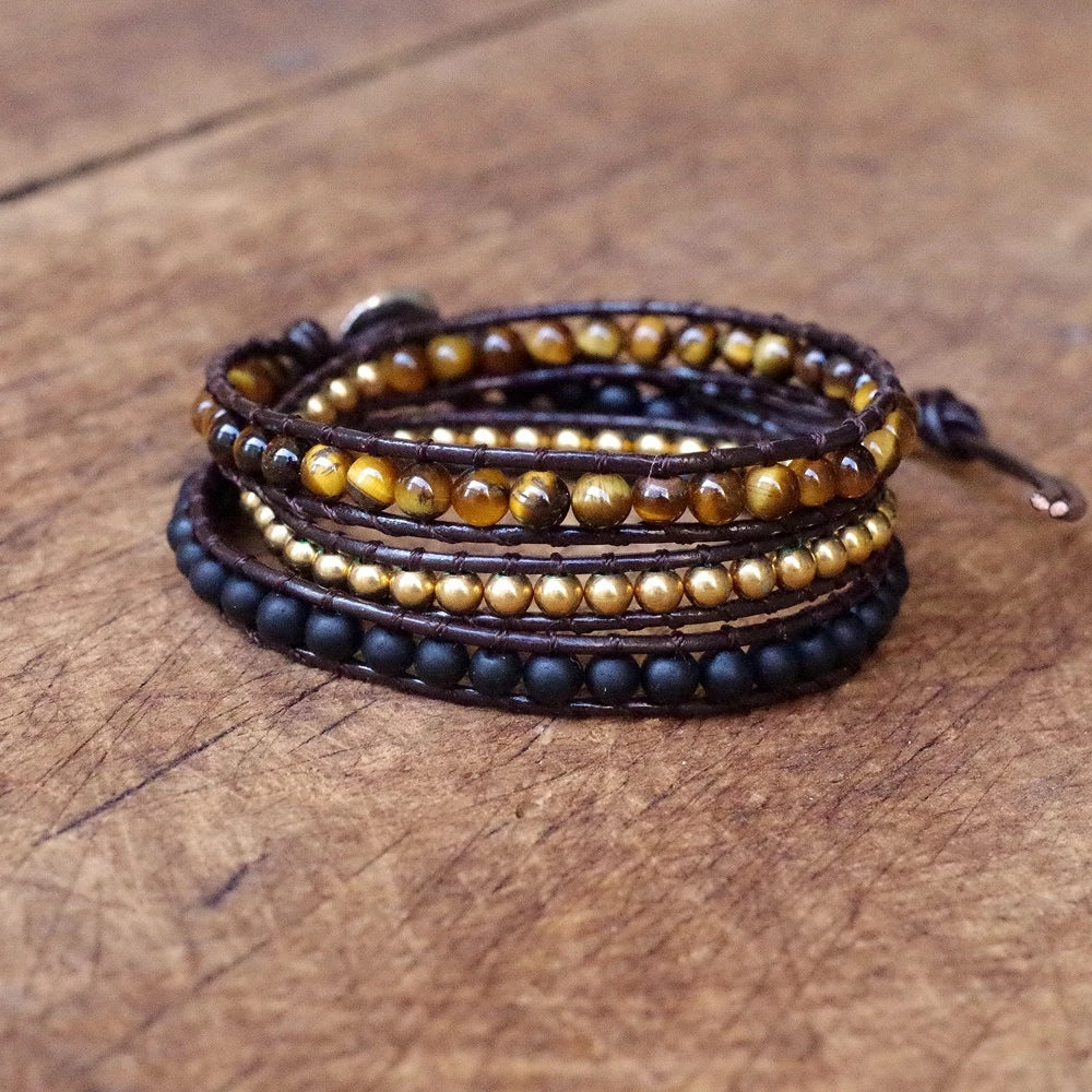 Einfache, mattschwarze Armbänder mit wildem Tigerauge