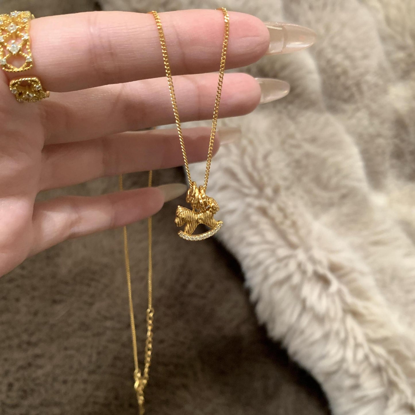 Gold Carousel Flexible Female Exquisite Versatile Design Clavicle Necklace