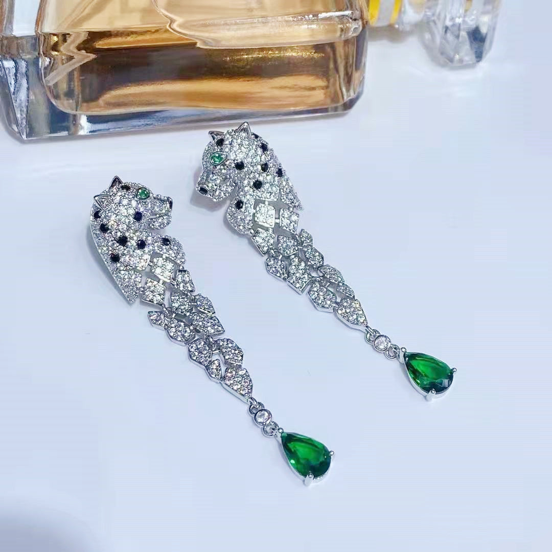 Retro Green Gem Diamond Three-dimensional Leopard Earrings