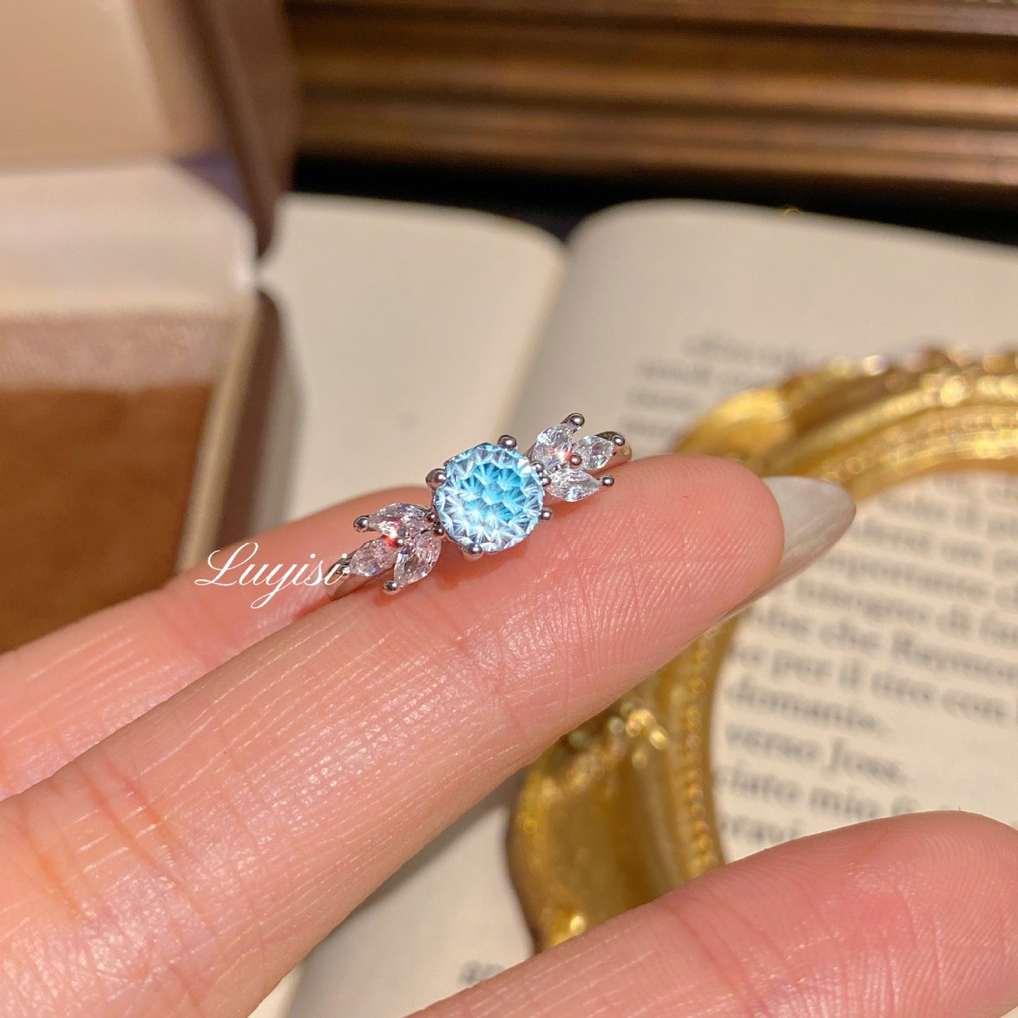 Hot Fireworks Cutting Affordable Luxury Fashion High-grade Court Lace Rose Ring