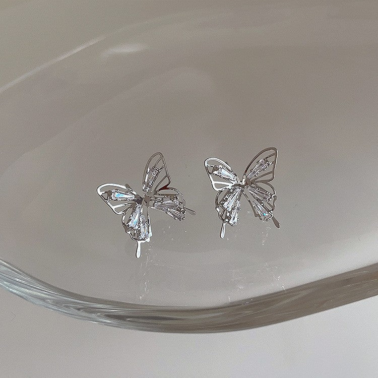 Women's Hollow Butterfly Mori Style Light Luxury Design Ear Natural Fashion Stud Earrings