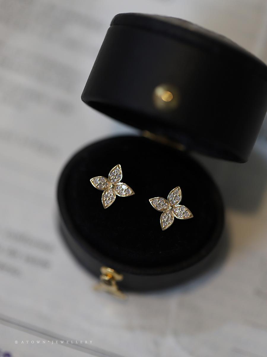 Gold-plated Hydrangea Shape Small Diamond Flower Temperament Niche Earrings