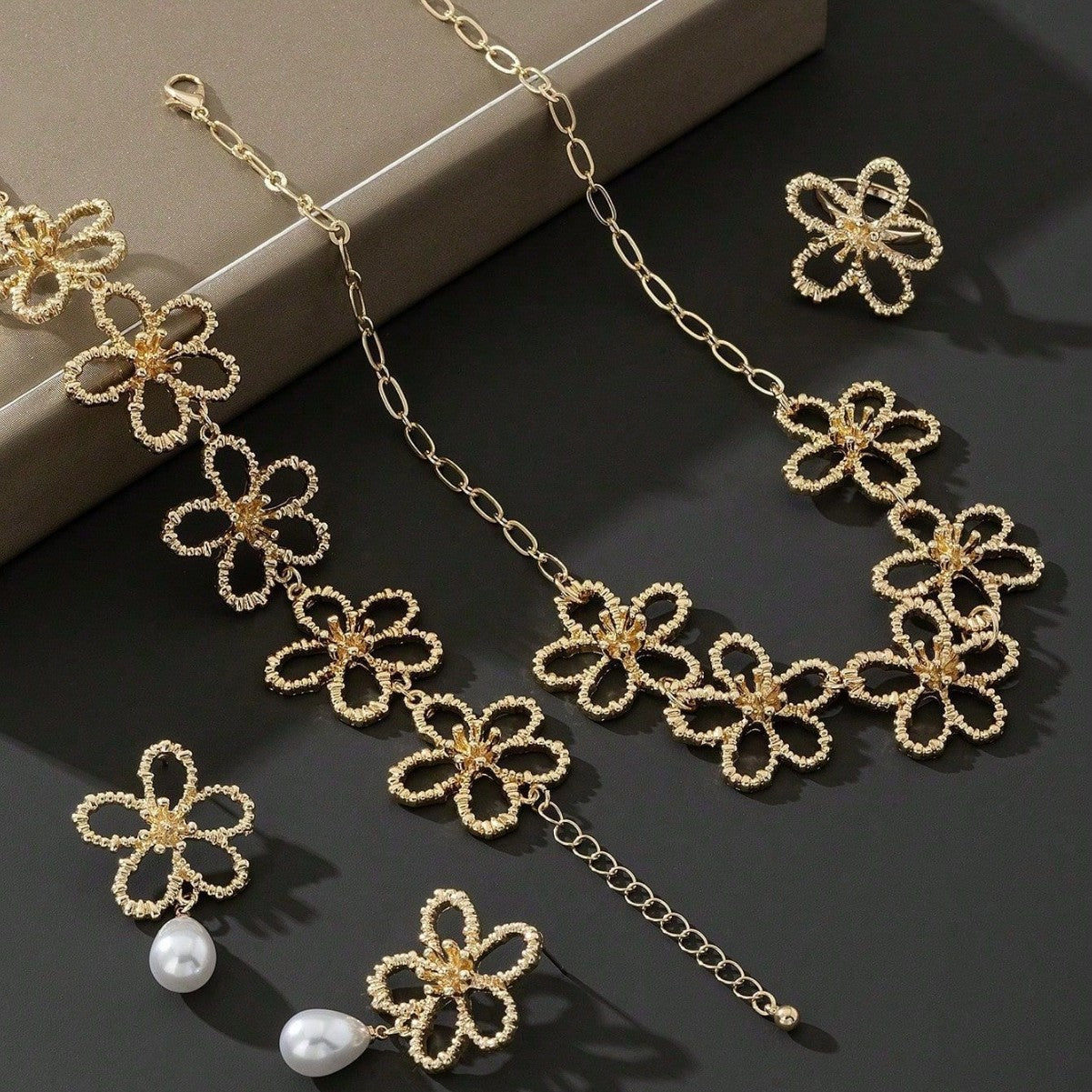 Fashion Metal Hollow Flower Stitching Ear Female Light Luxury Jewelry Set