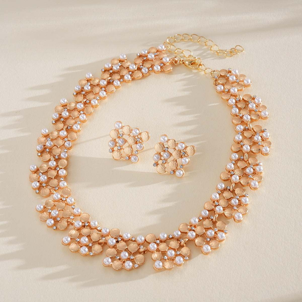 Women's Round Pearl Light Luxury Minority Vintage Clavicle Chain Jewelry Set