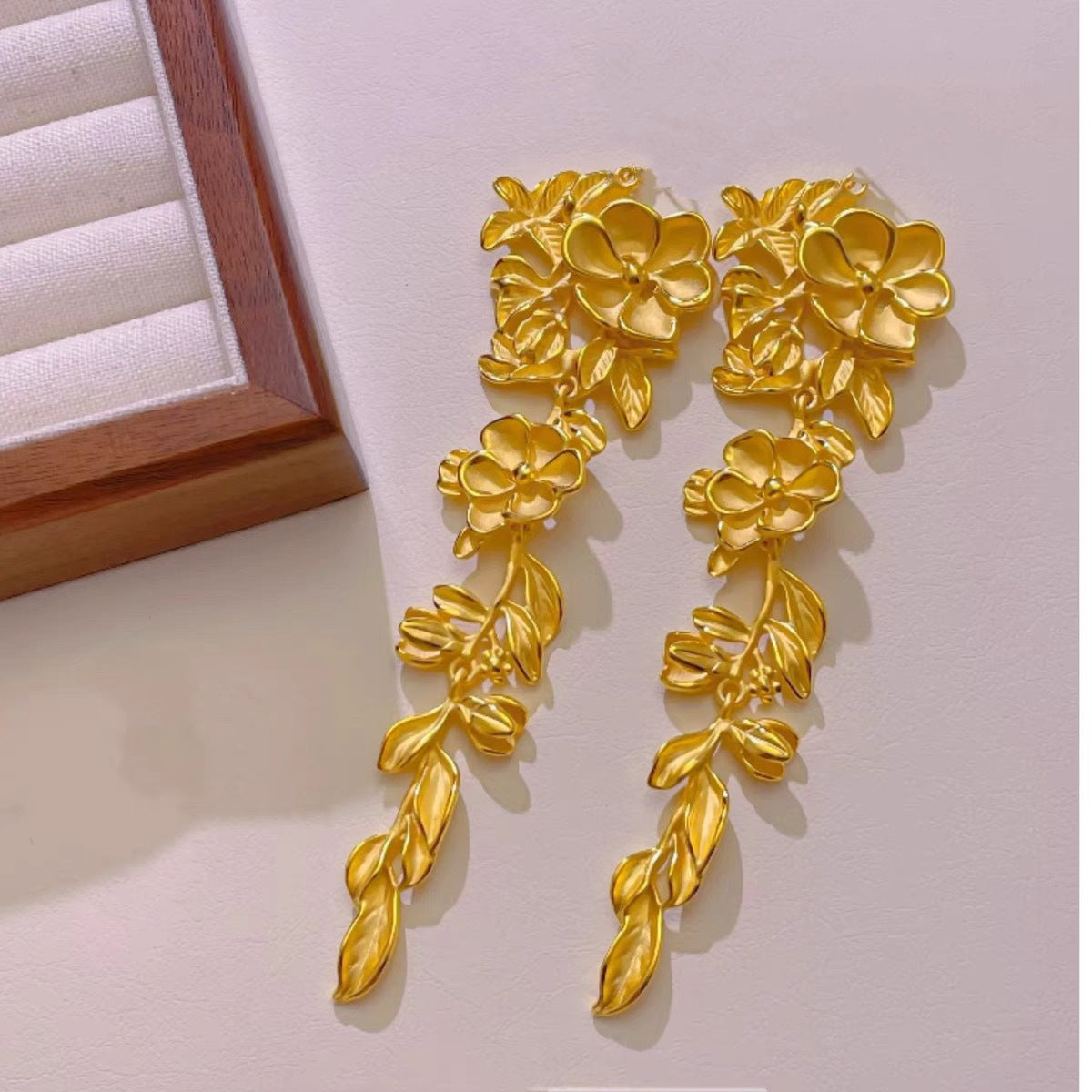Golden Spring Flow Tassel High-grade Exaggerated Chinese Style Face Slimming Stud Earrings
