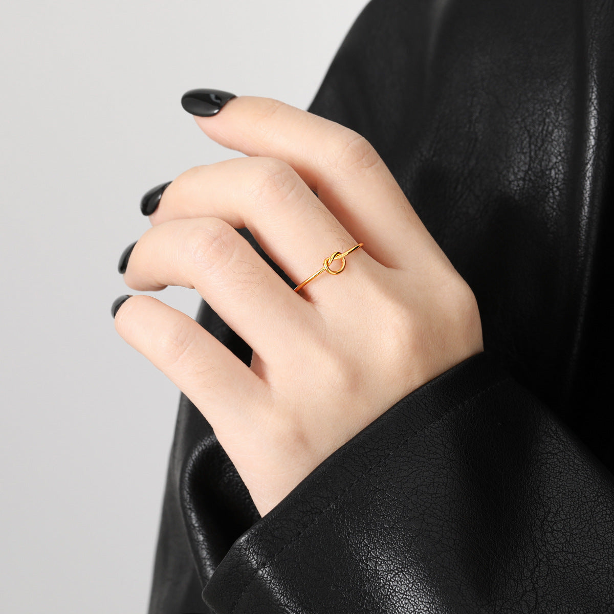 Women's Personality Simple Golden Knotted Fashion Gold-plated Titanium Ring