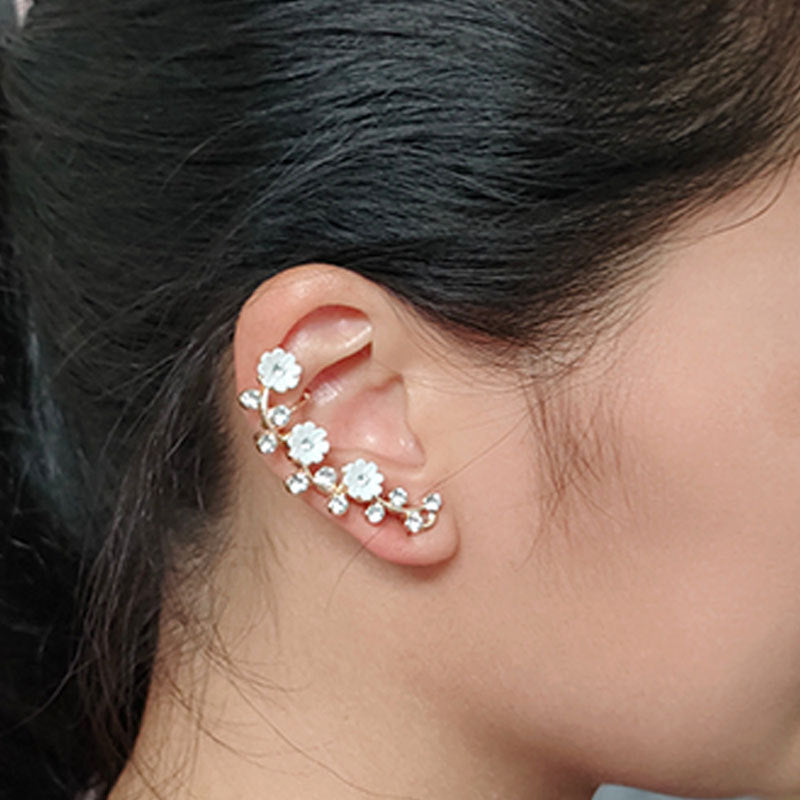 Small White Flower One-piece Fashion Unilateral Ear Clip