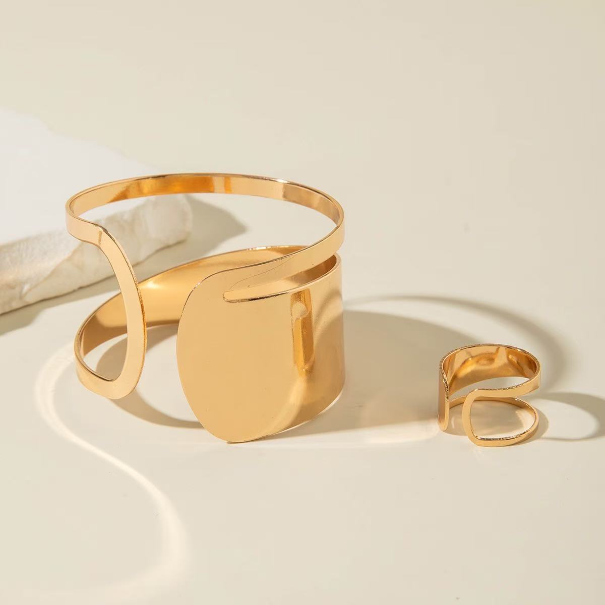 Exaggerated Metal Hollow Pattern Shape Iron Bracelet