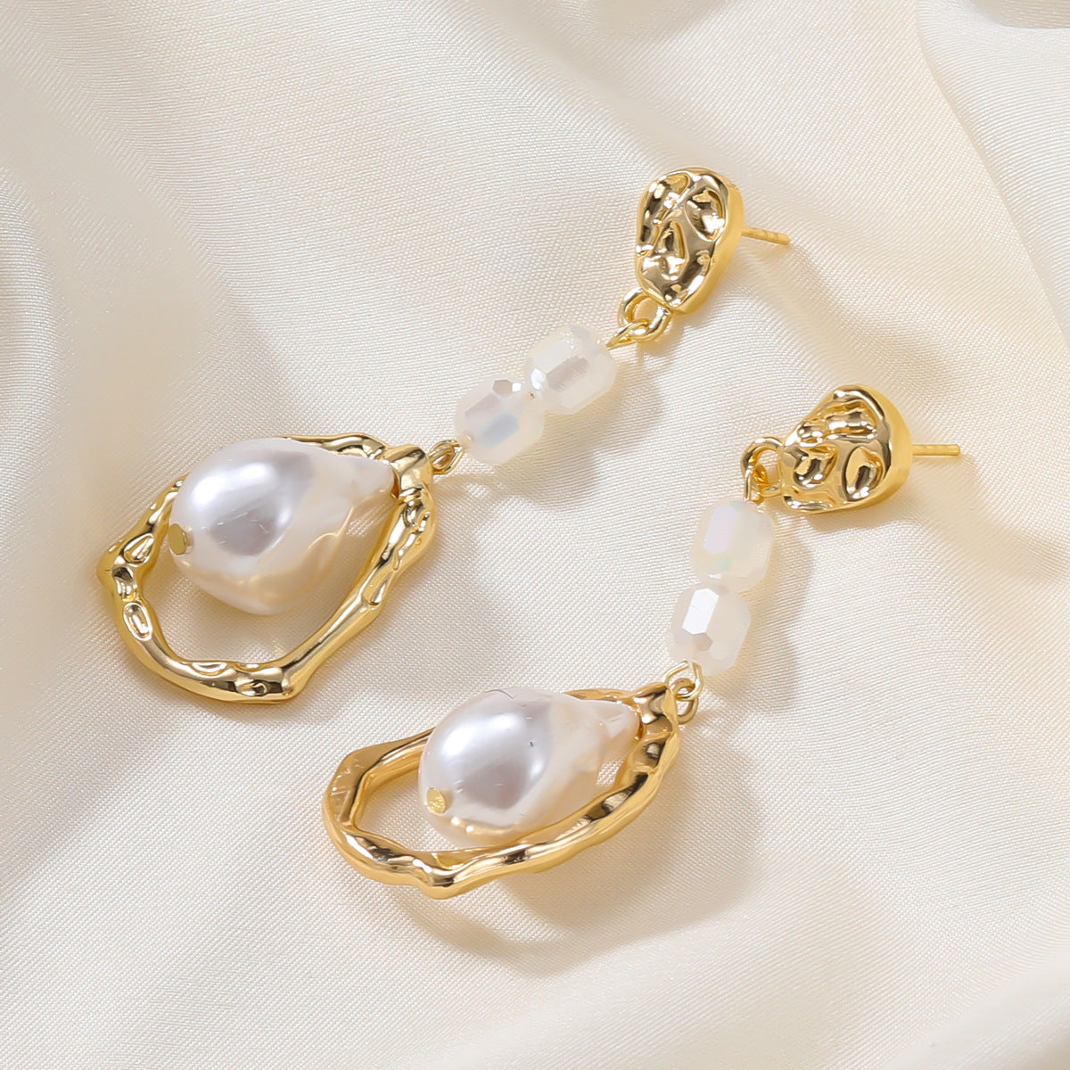 Metal Alloy Exaggerated Female Faux Pearl Earrings